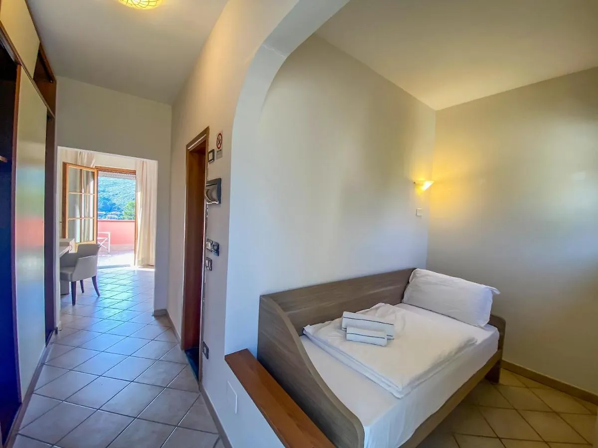 La Mandola Eco Hostel Capraia